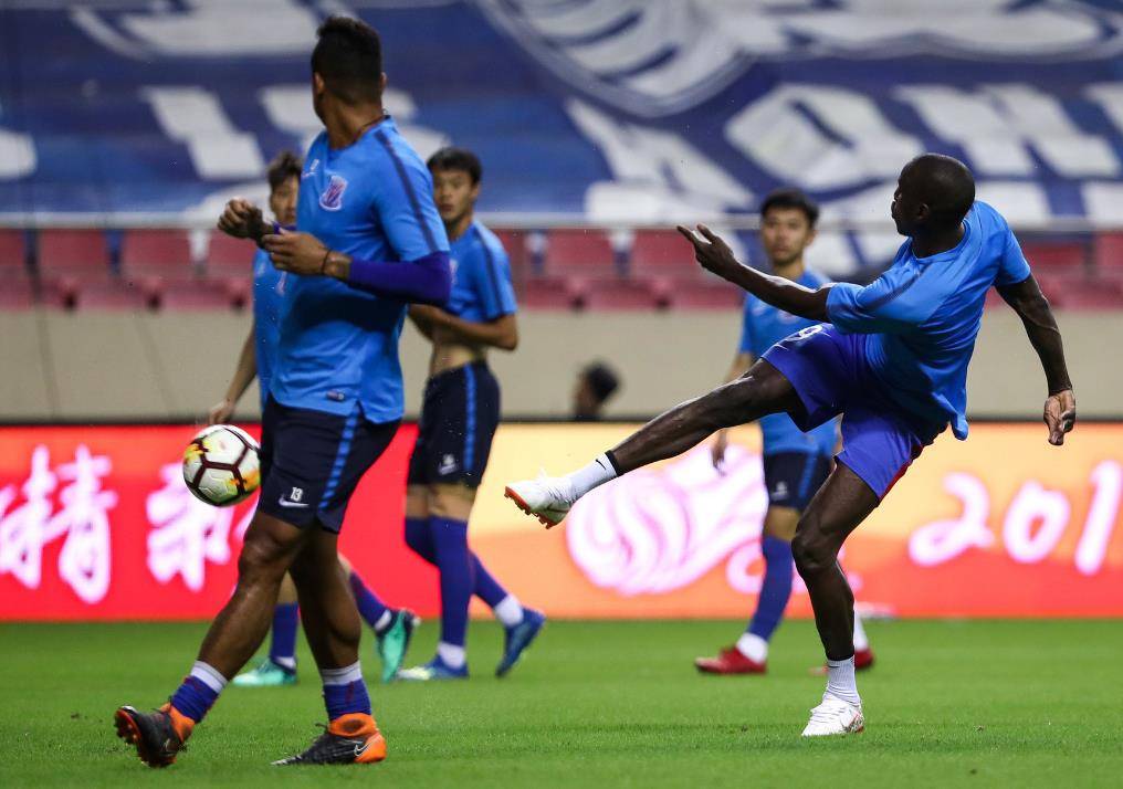 这位年轻球, 资格, 源于引援工