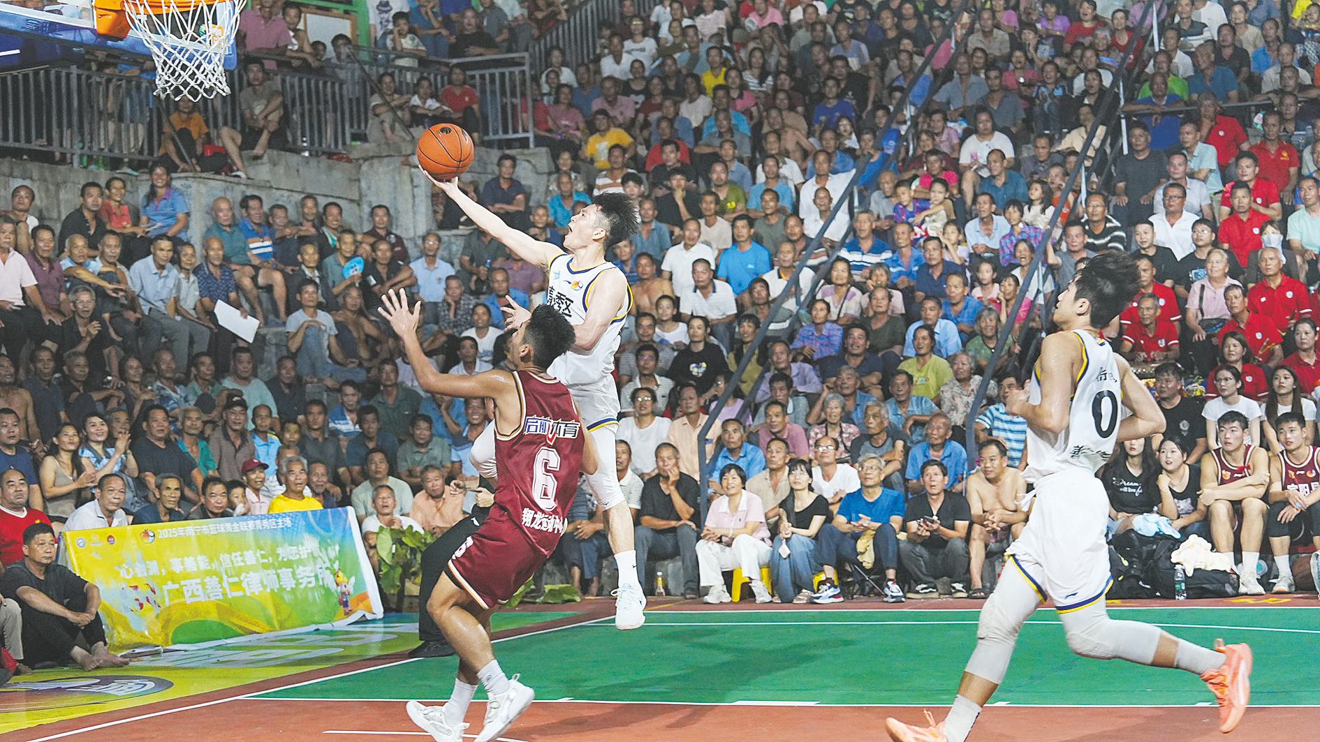 饰的机器人, 度登场